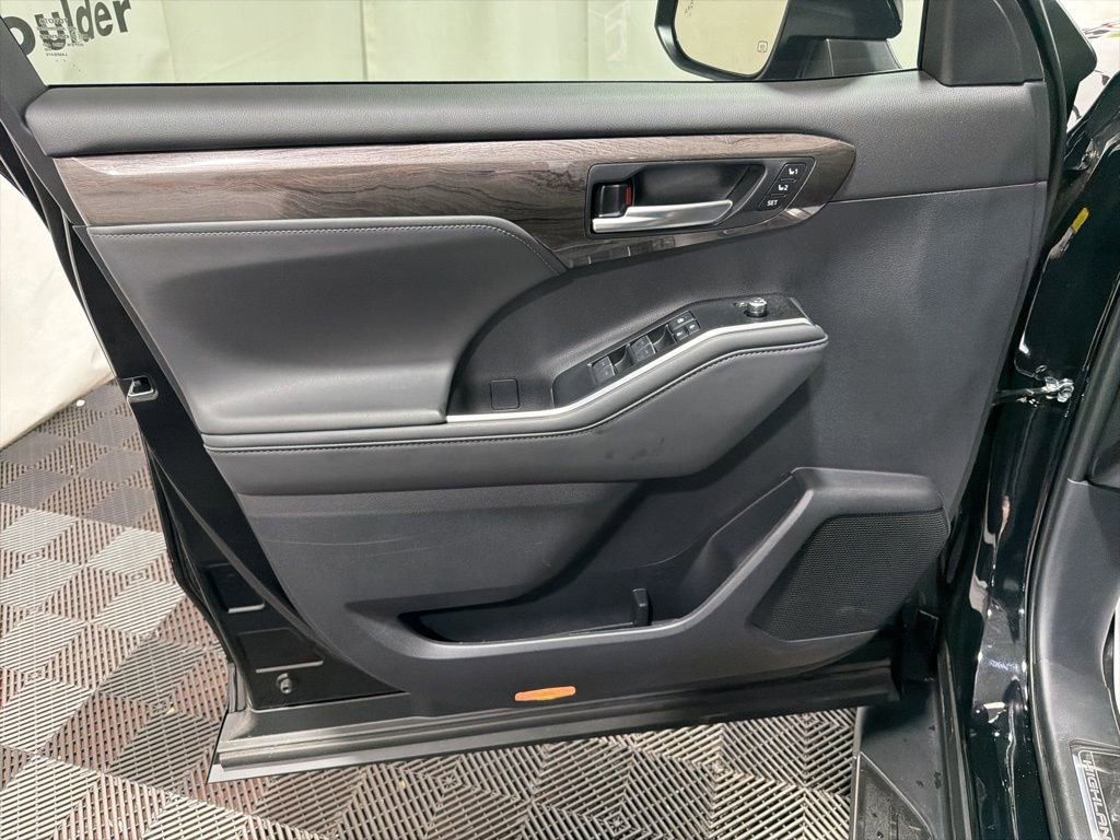 2026 Toyota Highlander Platinum