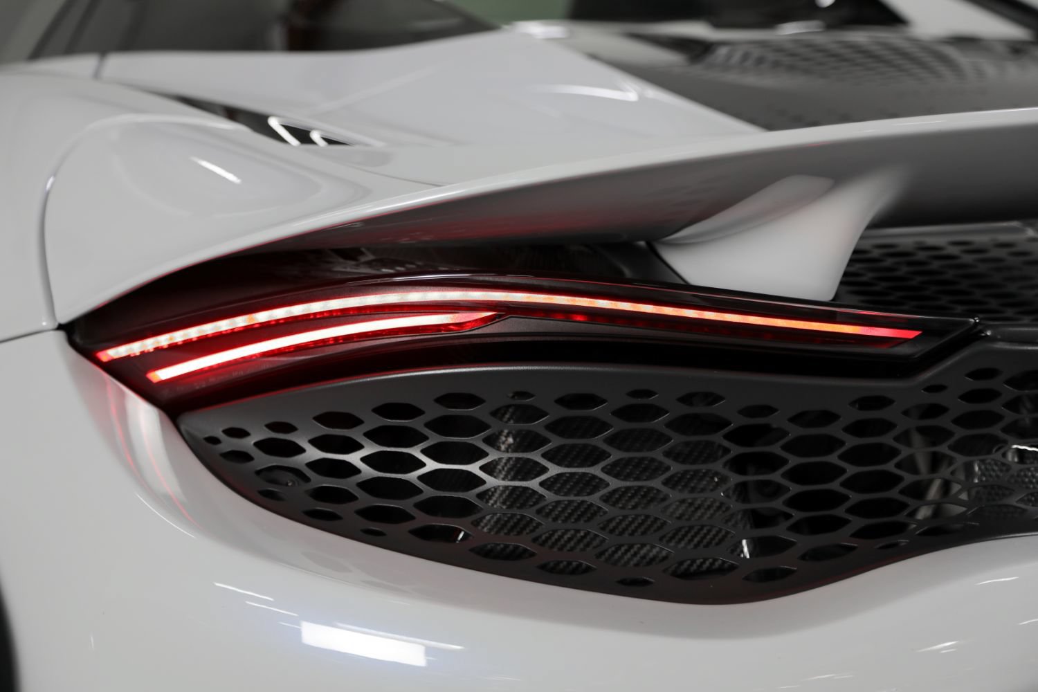 Used 2022 McLaren 765LT photo 25