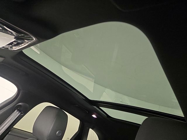 2026 Land Rover Range Rover Velar Dynamic SE