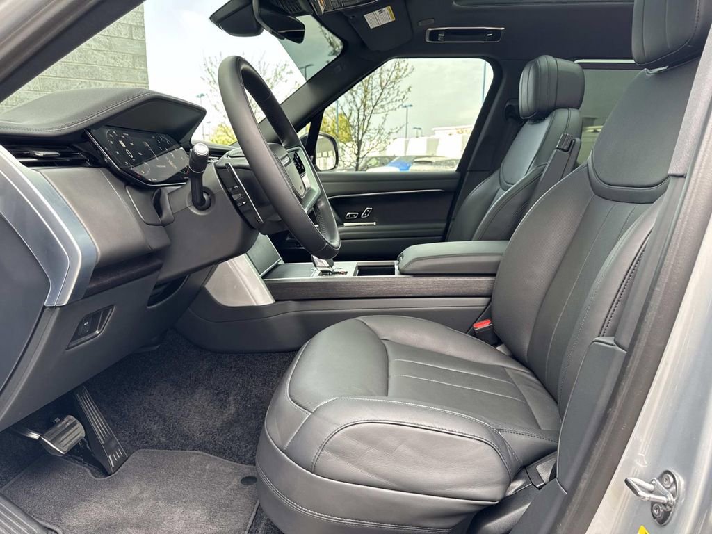 2025 Land Rover Range Rover Long Wheelbase SE