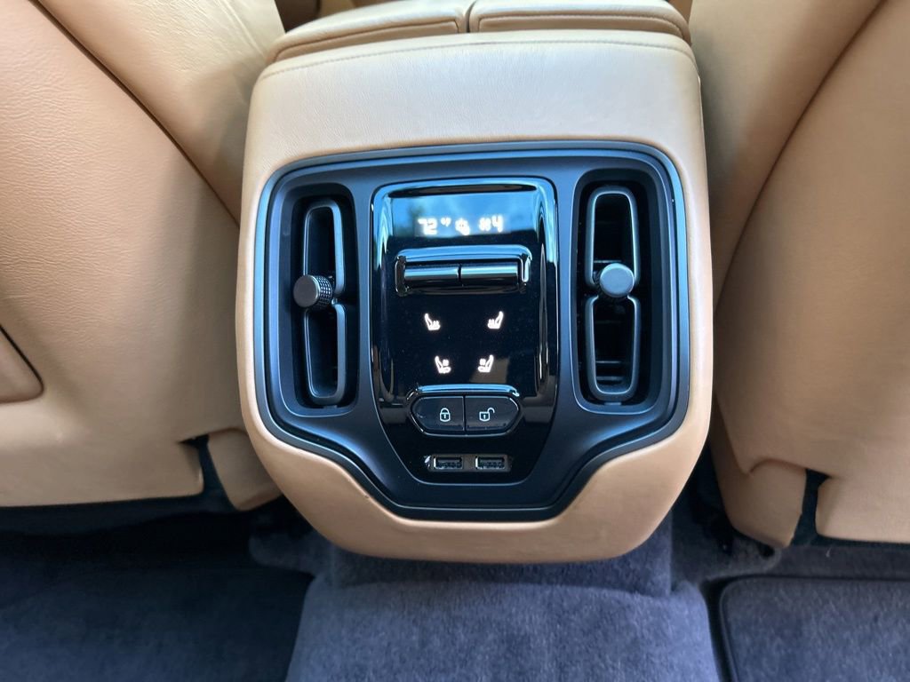 2021 Aston Martin DBX