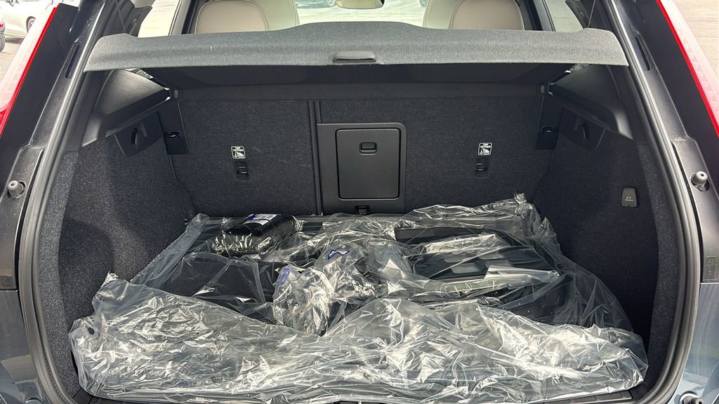 2026 Volvo Xc40 B5 Ultra