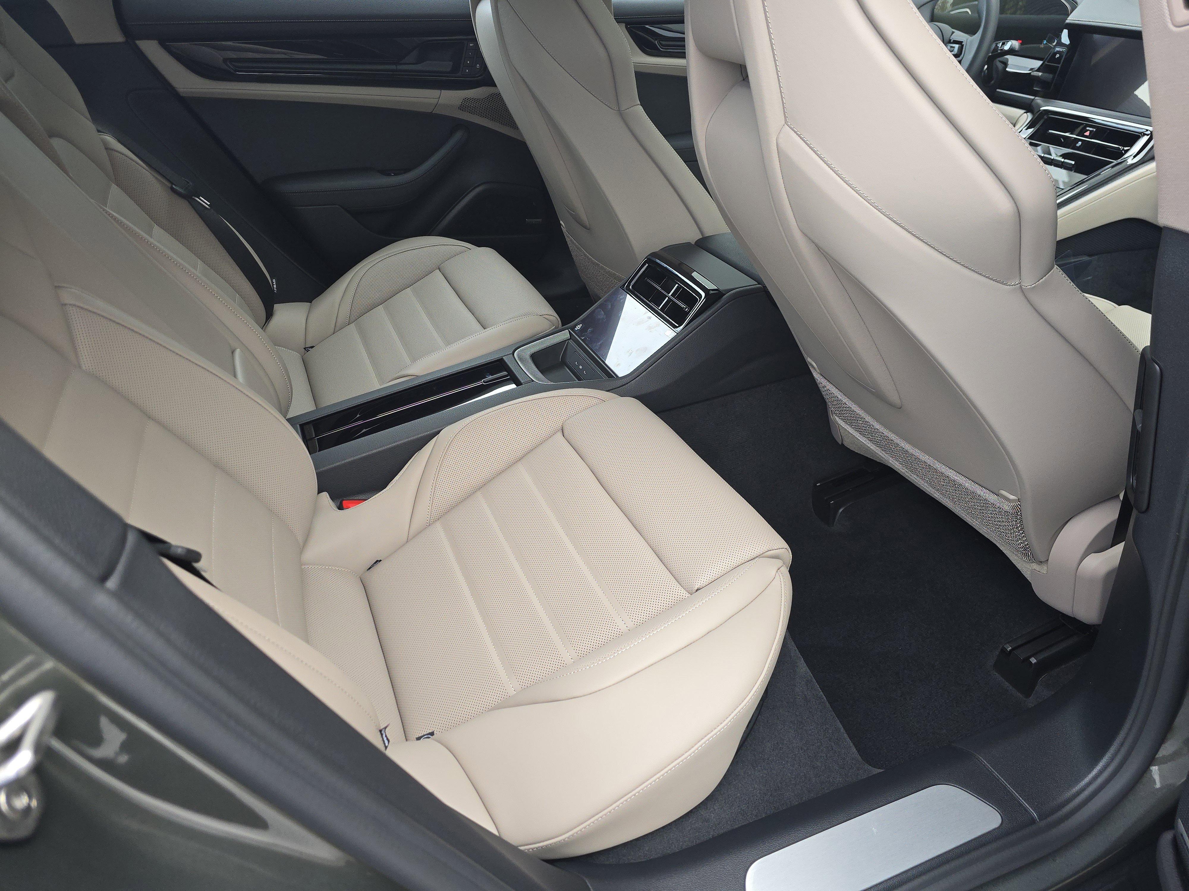 2026 Porsche Panamera 4