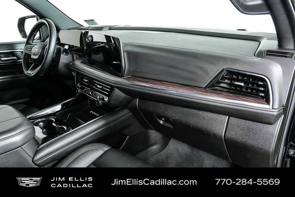 2025 Chevrolet Suburban LT