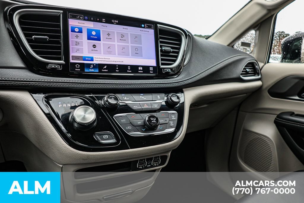 2024 Chrysler Pacifica Select