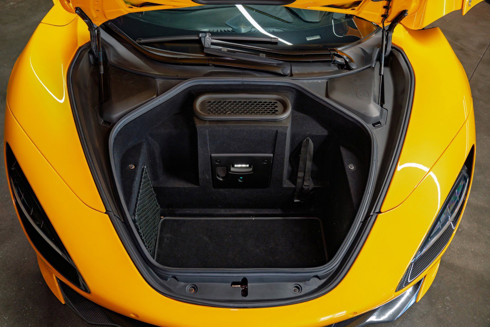 Used 2018 McLaren 720S Performance photo 38
