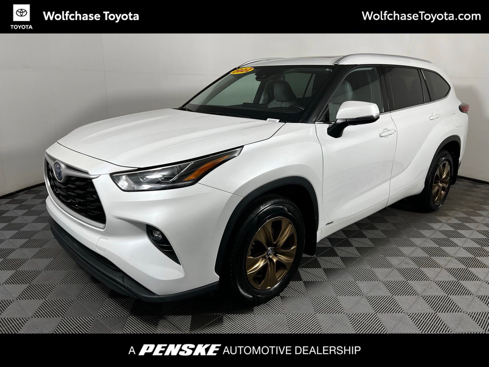 2022 Toyota Highlander Hybrid Bronze Edition