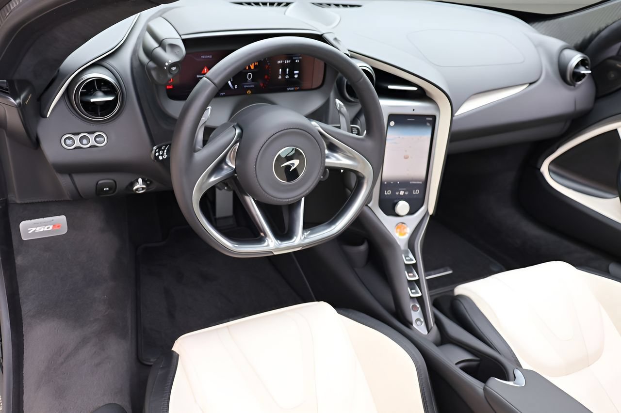 New 2026 McLaren 750S photo 11