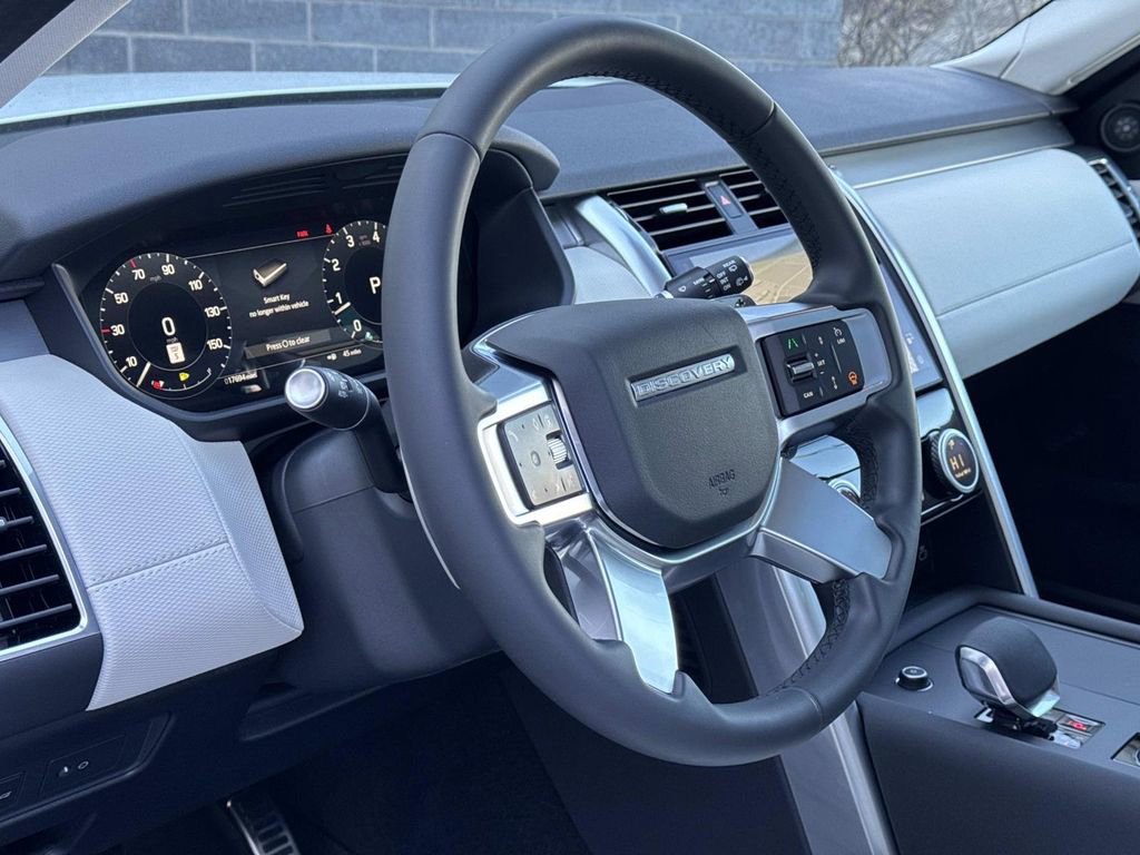 2025 Land Rover Discovery Dynamic SE