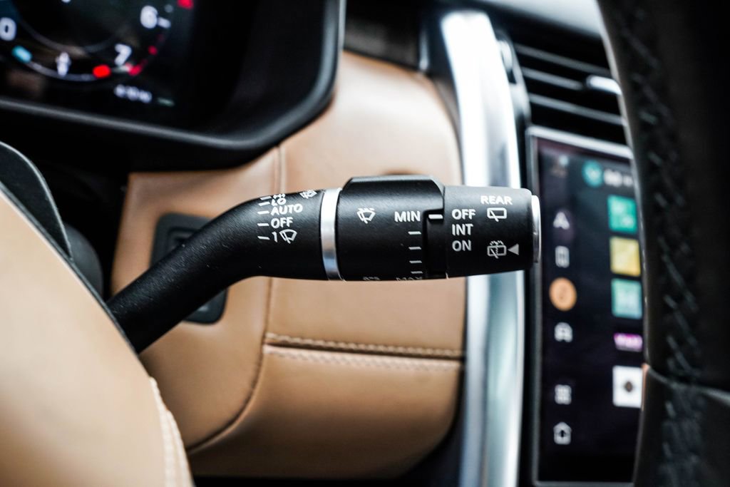 2023 Land Rover Discovery Metropolitan Edition