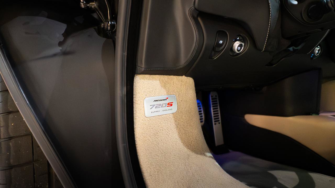 Used 2018 McLaren 720S Luxury photo 16