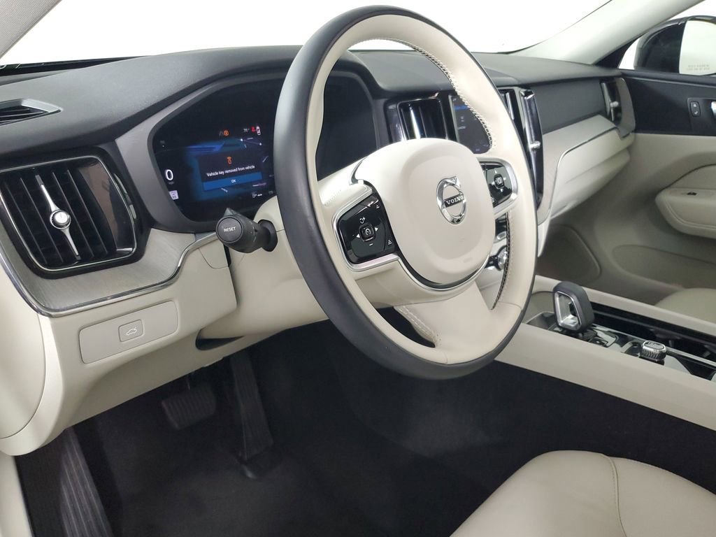 2023 Volvo Xc60 B5 Plus
