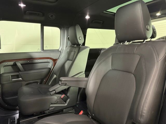 2025 Land Rover Defender 130 X-Dynamic SE