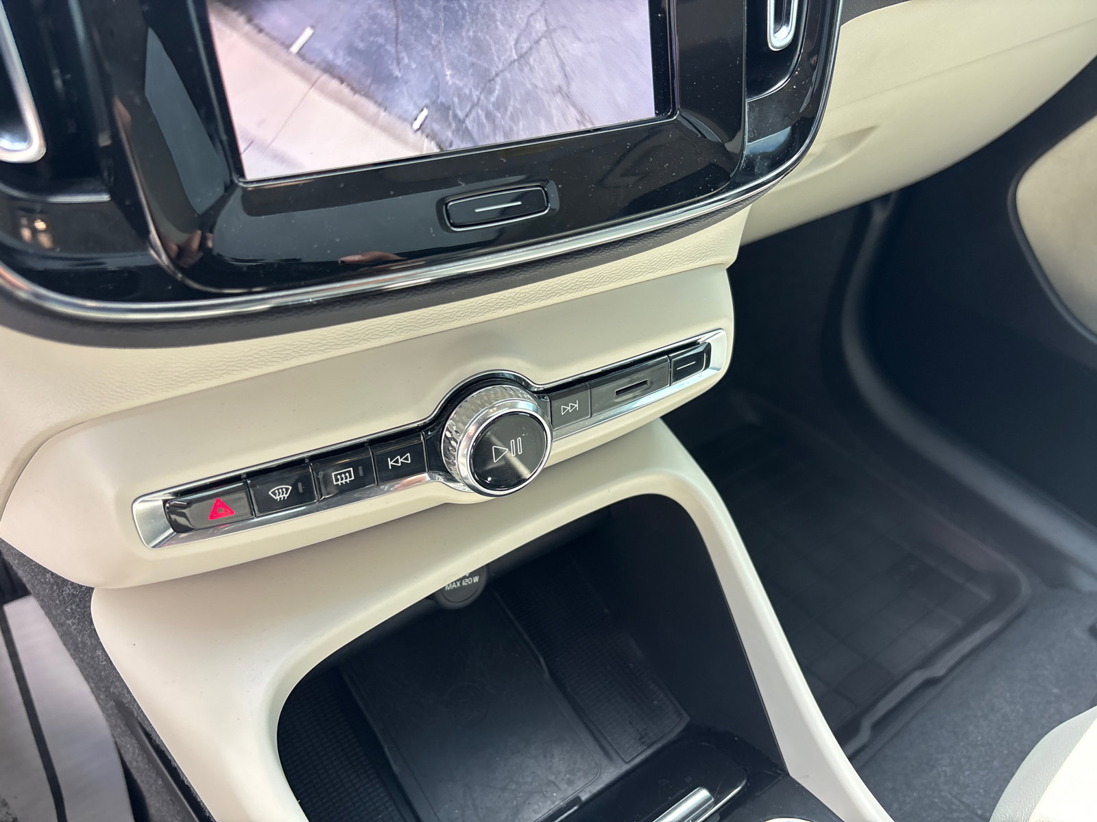 2024 Volvo Xc40 B5 Plus