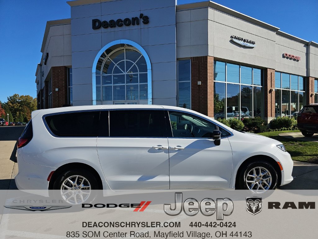 Certified 2024 Chrysler Pacifica Touring-L