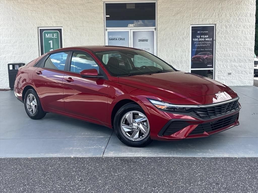 Used 2025 Hyundai Elantra SE