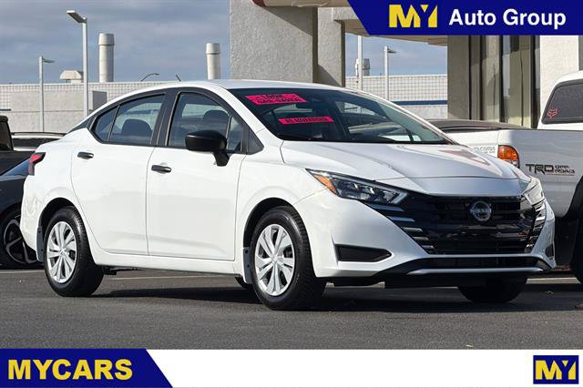 Used 2025 Nissan Versa S w/ Trunk Package