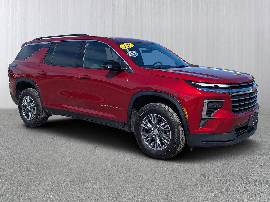 Used 2025 Chevrolet Traverse LT