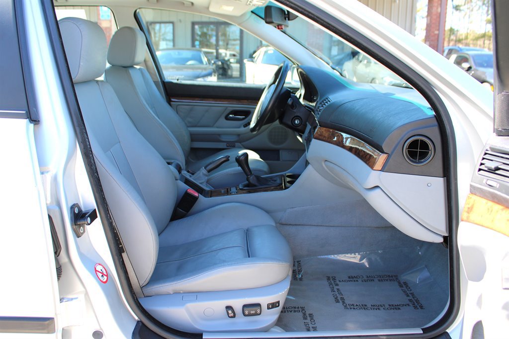 2000 BMW 540i Sedan