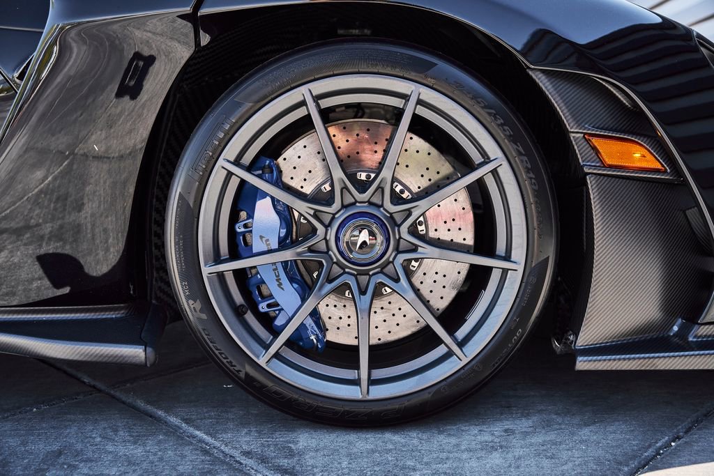 Used 2019 McLaren Senna photo 32