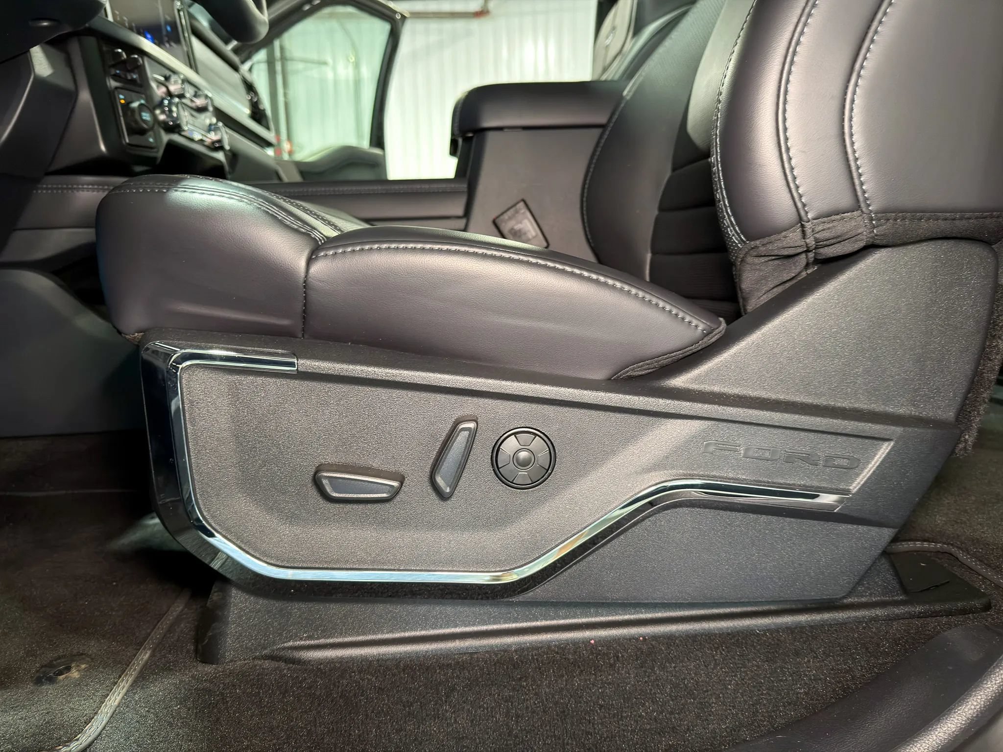 2026 Ford F-450 Super Duty Platinum - Photo 19