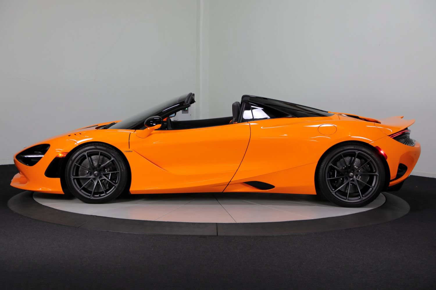 Used 2026 McLaren 750S Spider photo 8