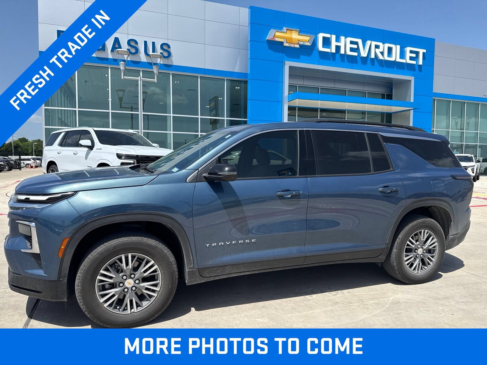 Used 2025 Chevrolet Traverse LT w/ Driver Confidence Package