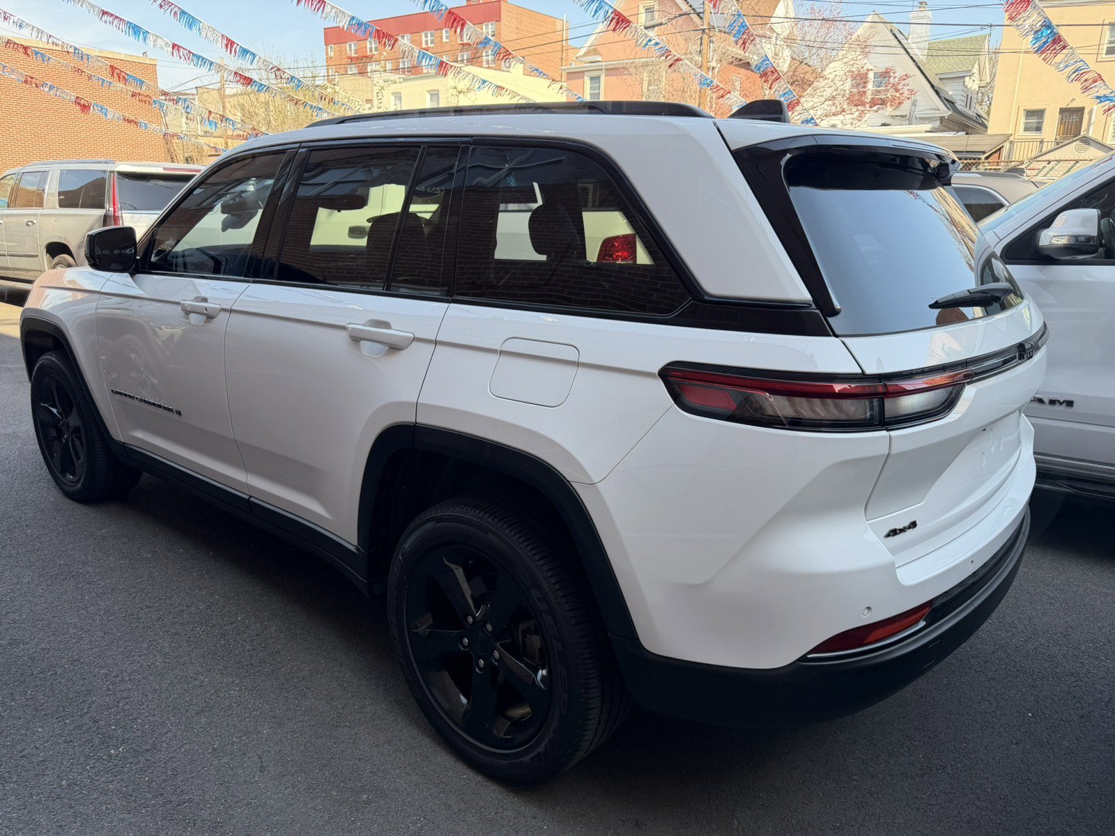 Used 2023 Jeep Grand Cherokee Altitude