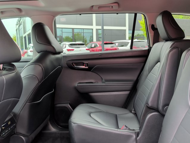 2025 Toyota Highlander XLE