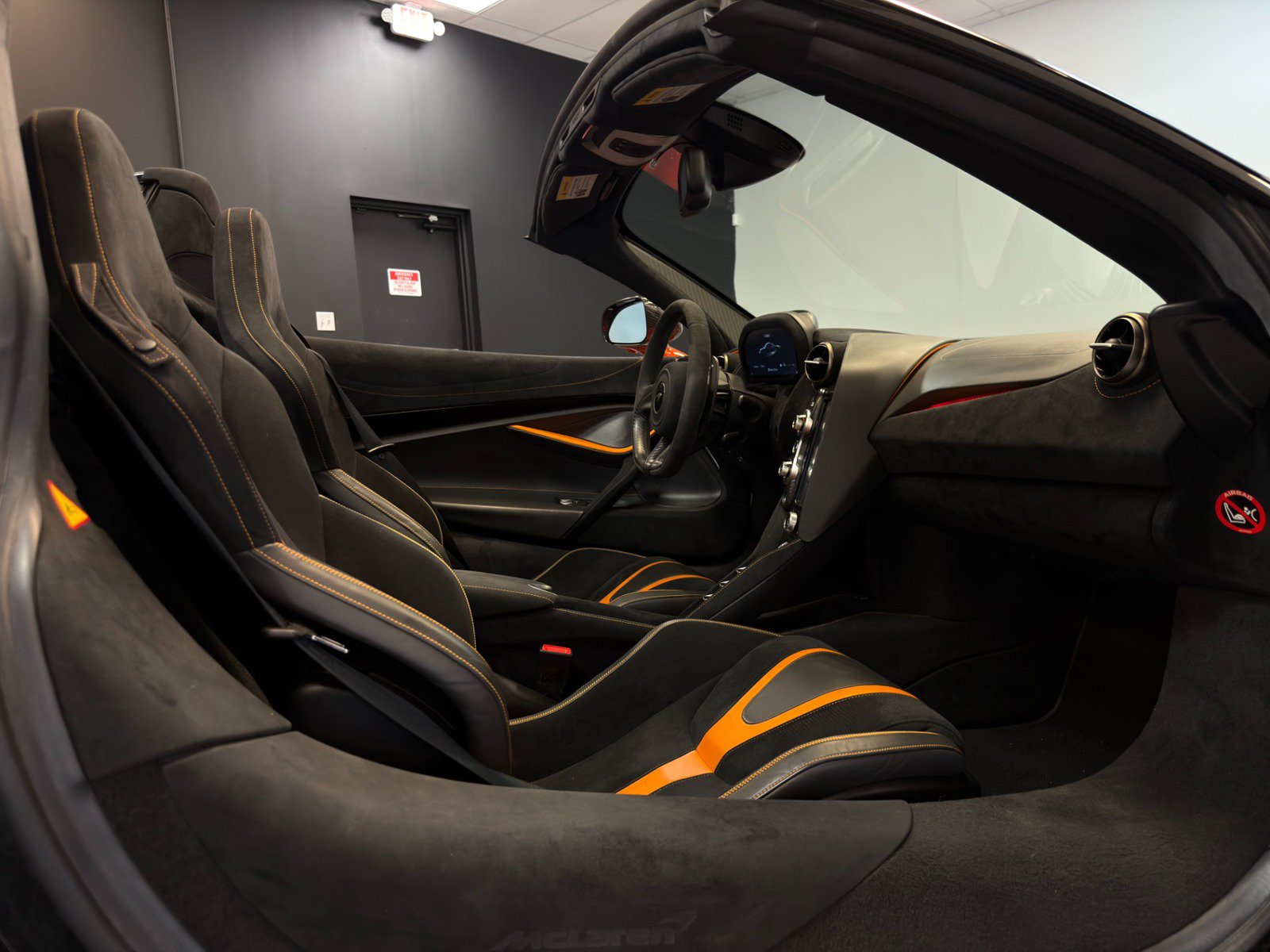 Used 2021 McLaren 720S Performance photo 24