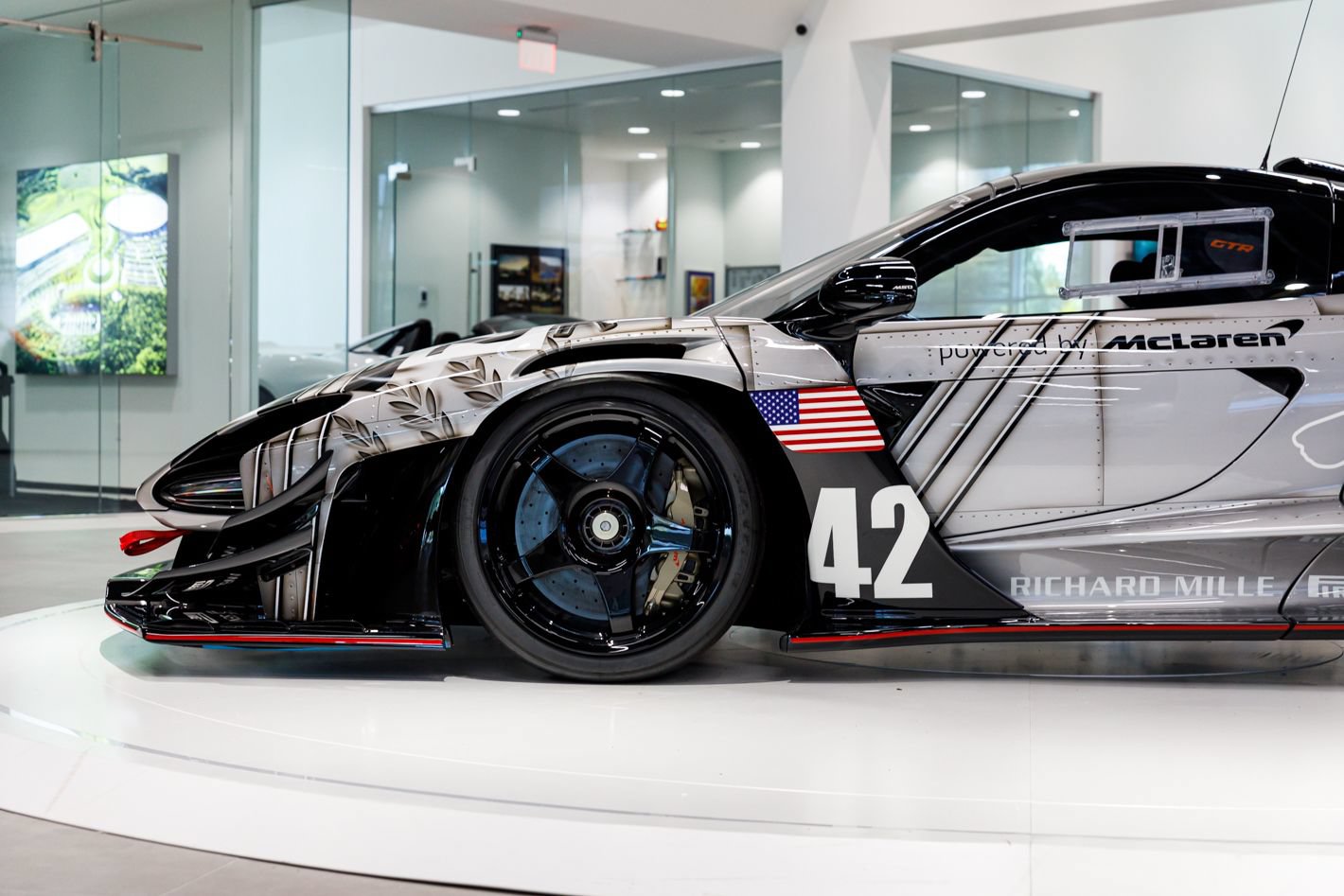 Used 2020 McLaren Senna photo 10