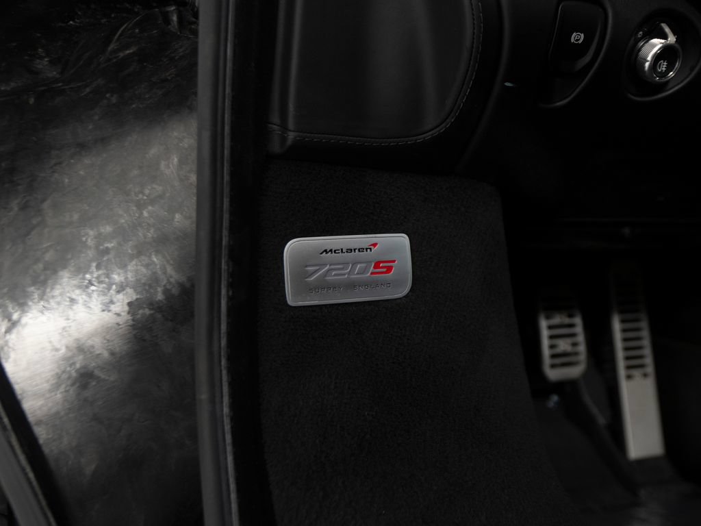 Used 2018 McLaren 720S photo 14