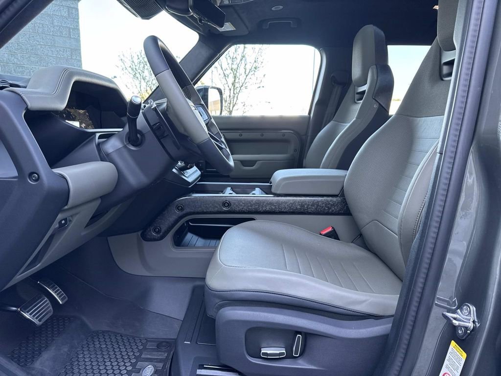 2025 Land Rover Defender 110