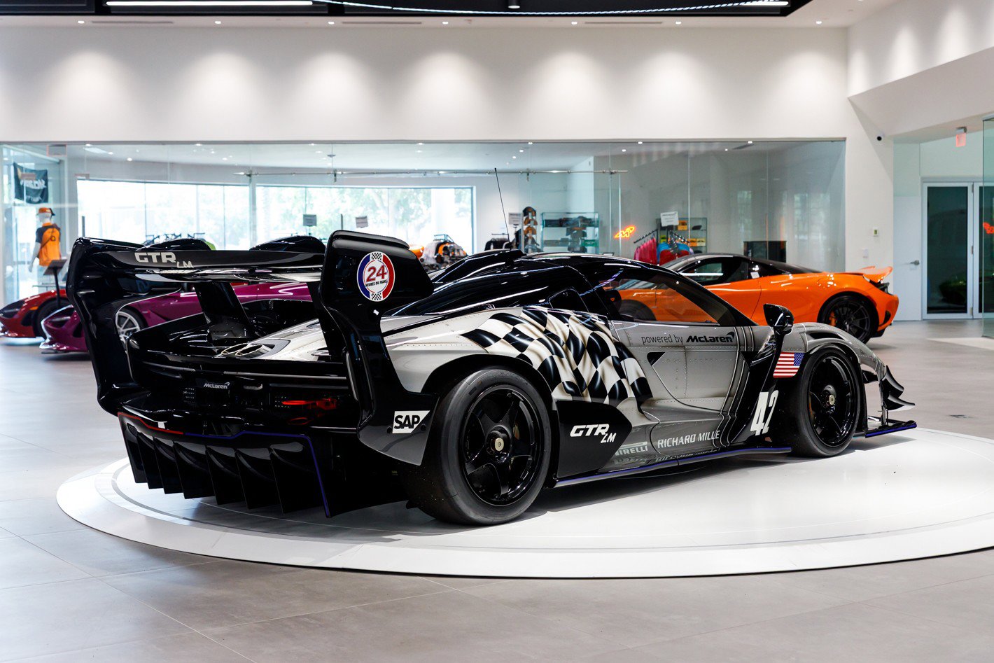 Used 2020 McLaren Senna photo 23