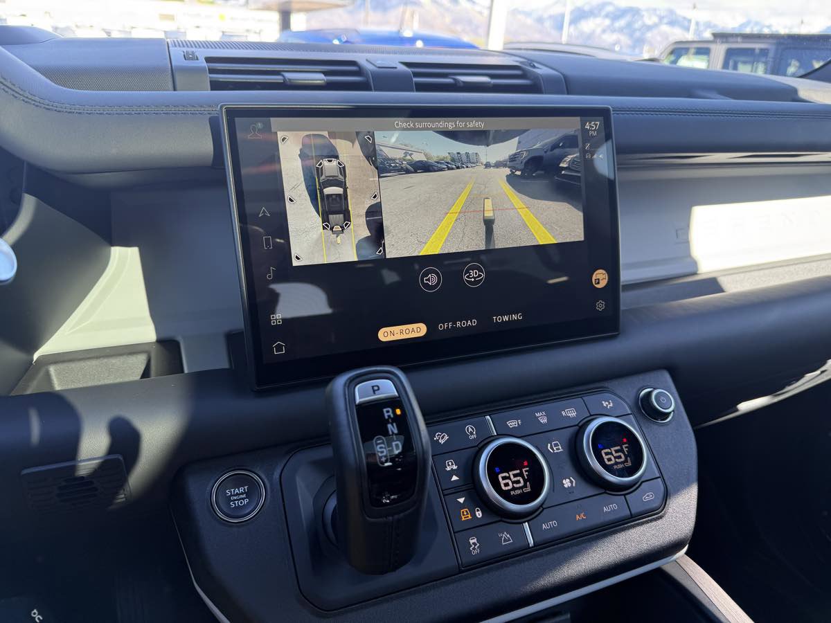 2024 Land Rover Defender 110 SE