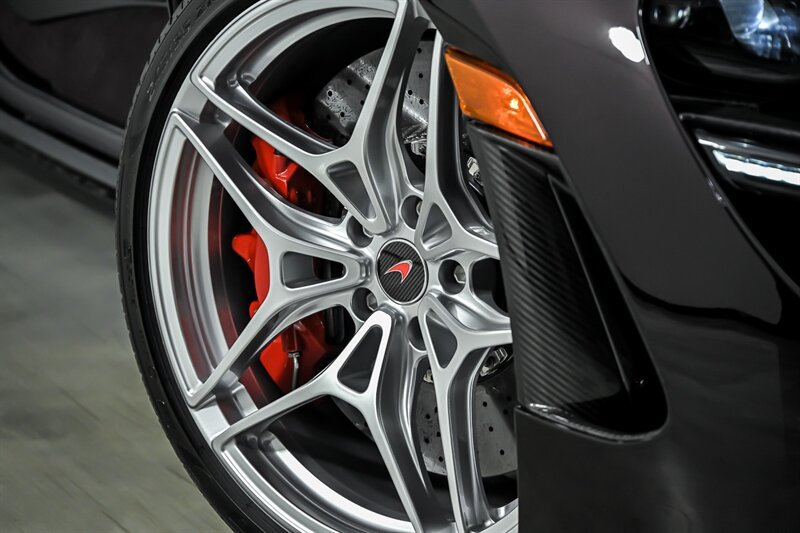 Used 2018 McLaren 720S photo 4