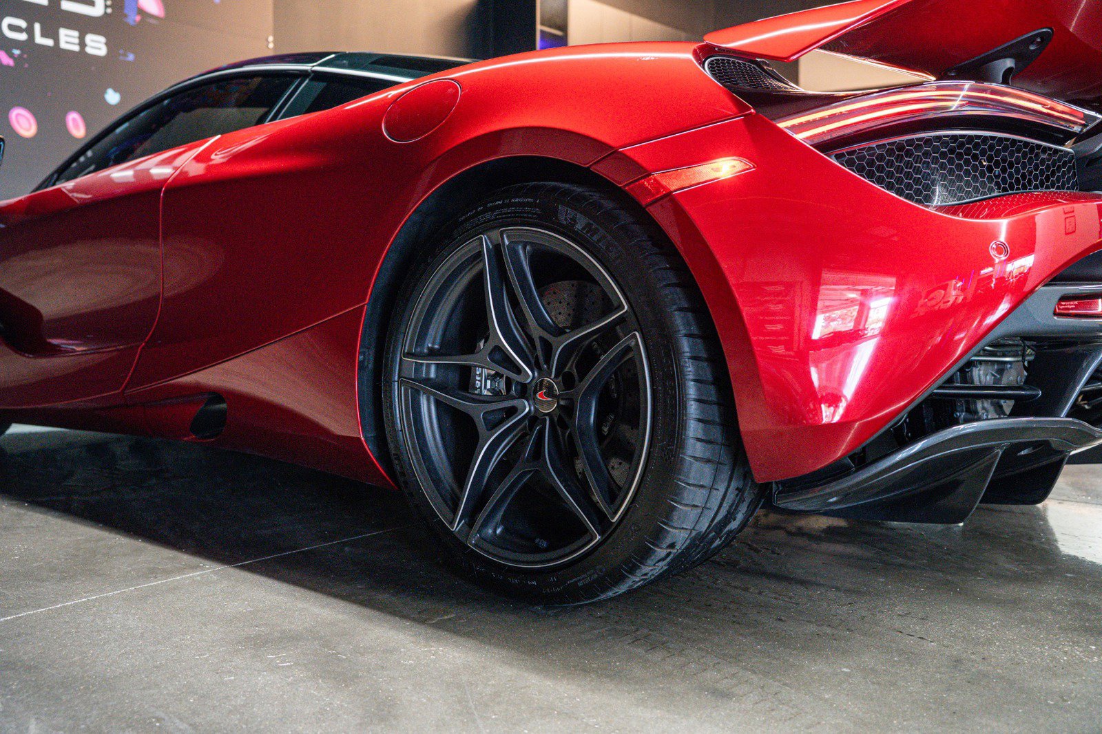 Used 2018 McLaren 720S photo 16
