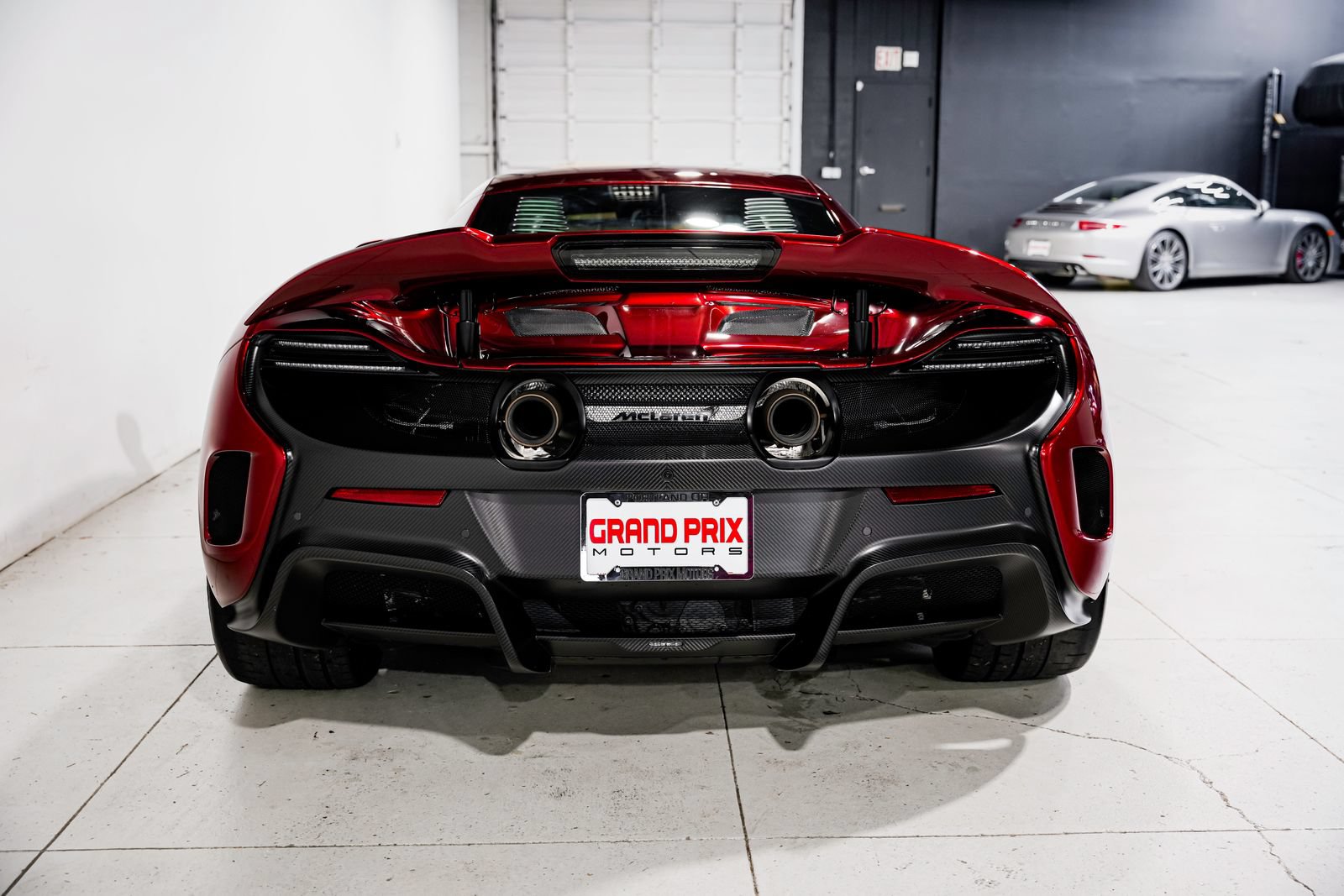 Used 2016 McLaren 675LT Coupe photo 5