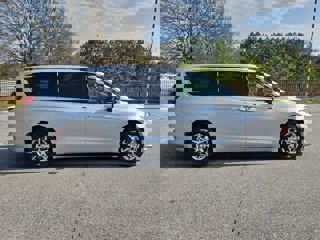 2024 Chrysler Pacifica Touring-L