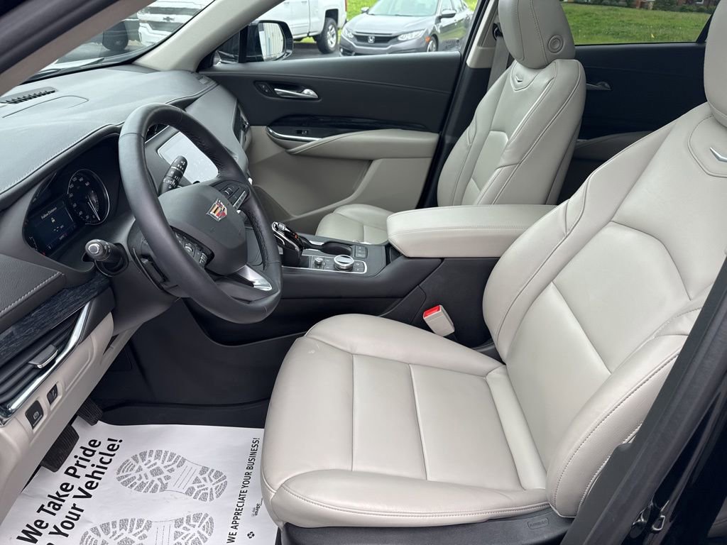 2023 Cadillac XT4 Premium Luxury