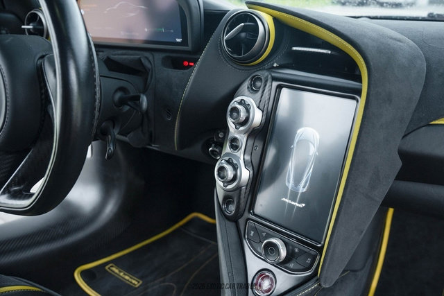 Used 2020 McLaren 720S Performance photo 28