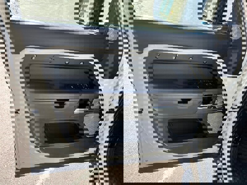 2023 Land Rover Defender 130 X-Dynamic SE