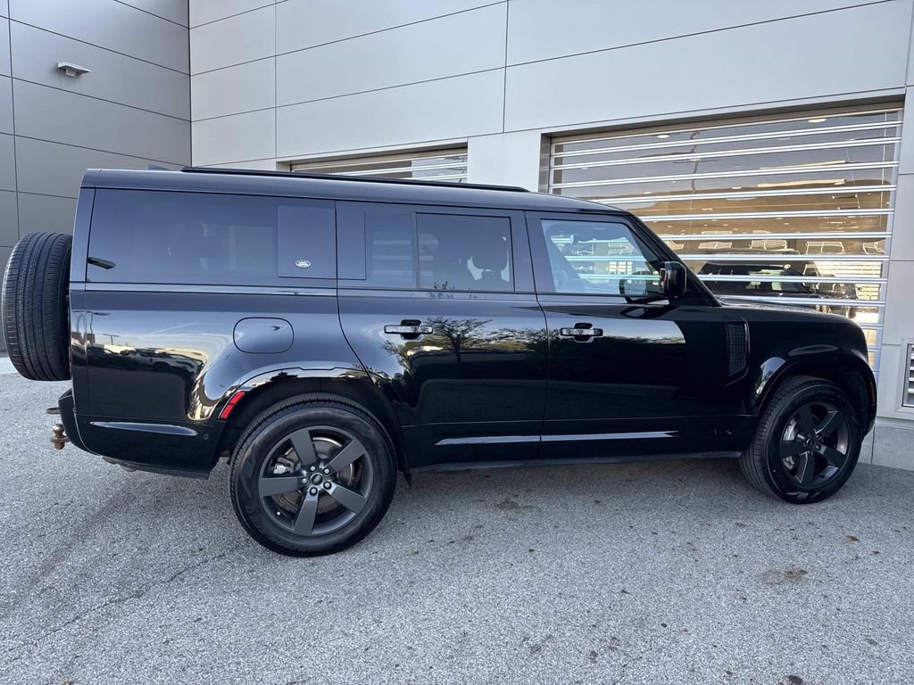 2023 Land Rover Defender 130 X-Dynamic SE