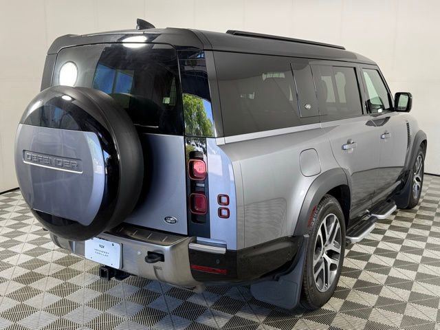 2023 Land Rover Defender 130 SE