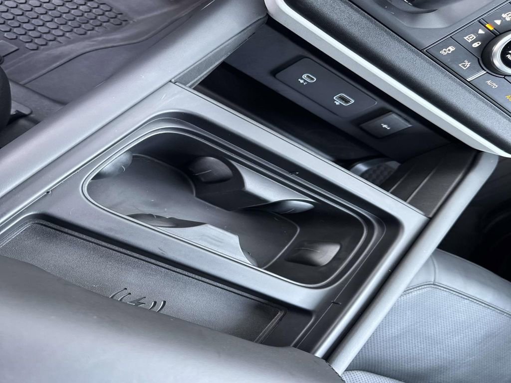 2024 Land Rover Defender 110 SE