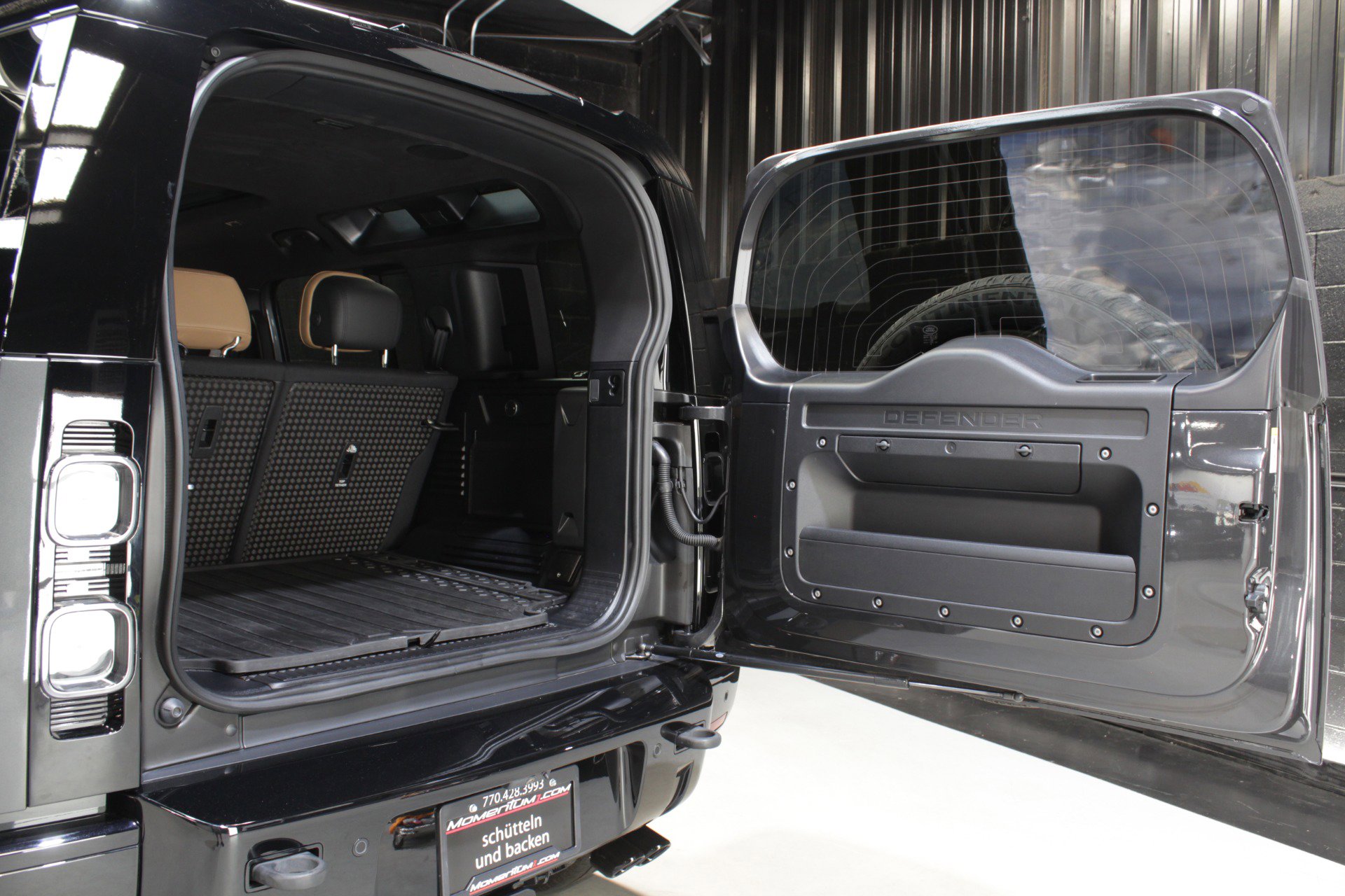 2025 Land Rover Defender 110 V8