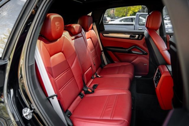 2023 Porsche Cayenne Platinum Edition