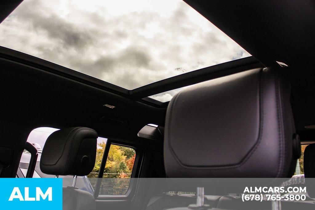 2024 Land Rover Defender 110 X-Dynamic SE