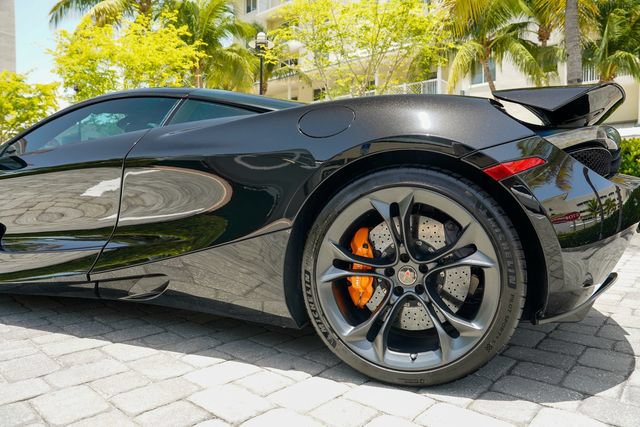 Used 2018 McLaren 720S Performance photo 18
