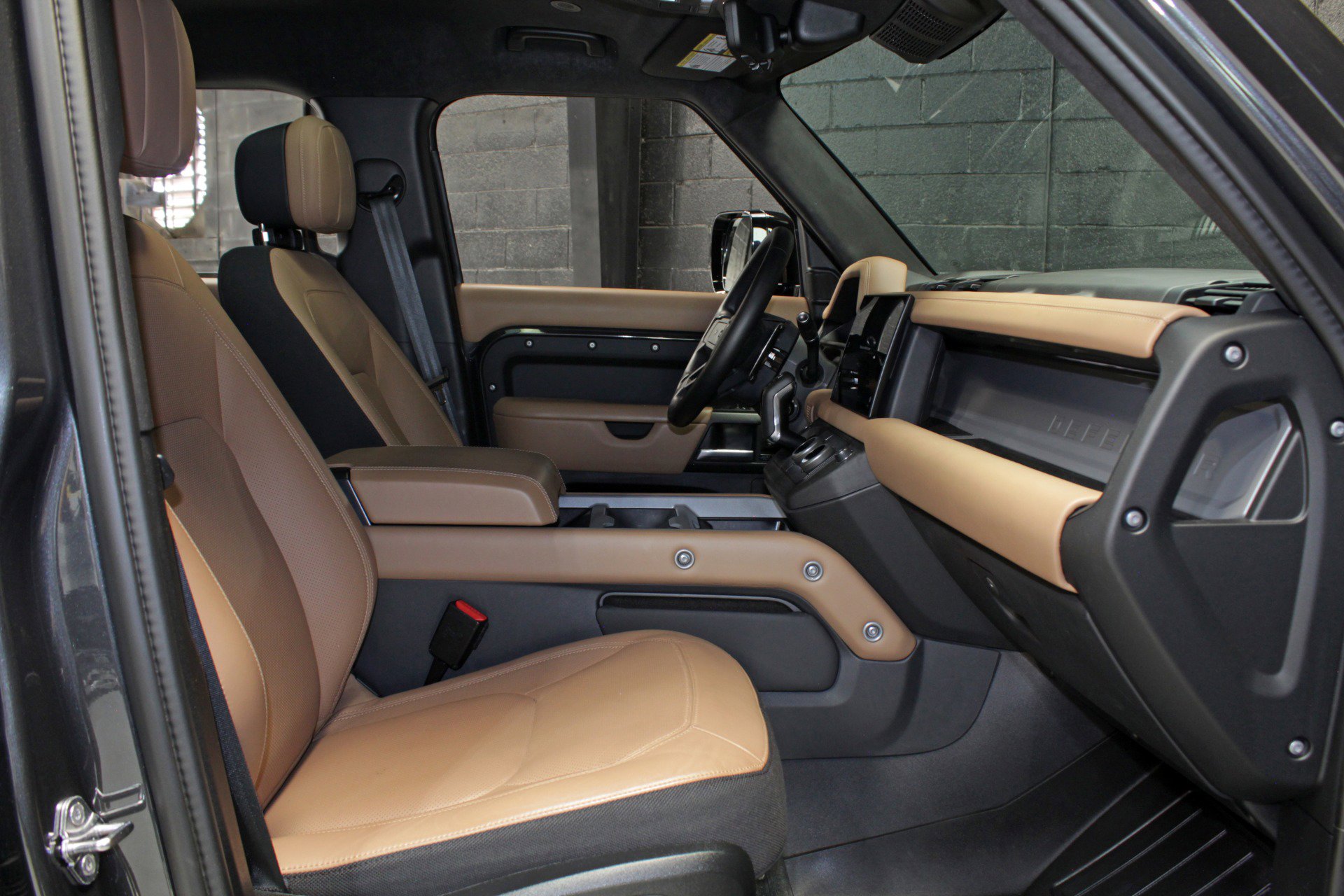 2025 Land Rover Defender 110 V8